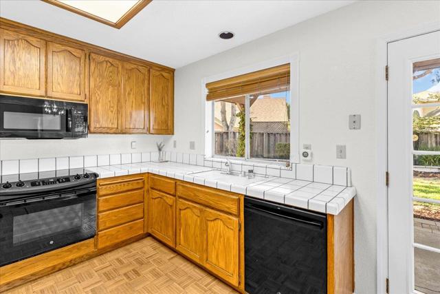 18 Suffield Circle, Salinas CA: https://media.crmls.org/mediaz/45b7366e-3401-4c16-b363-db29be1069ae.jpg