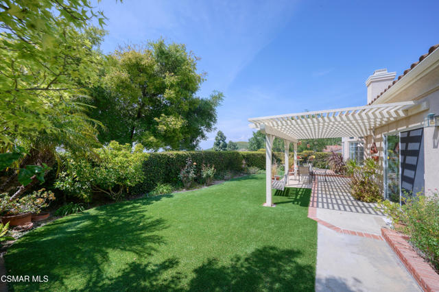 3695 Mapleknoll Place, Thousand Oaks CA: https://media.crmls.org/mediaz/45b76038-7dcb-445f-81aa-4b3821a468db.jpg