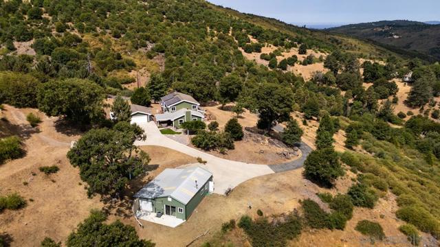 16690 Iron Springs Rd, Julian CA: https://media.crmls.org/mediaz/45b7b58d-56e0-42ce-85c7-97221063041a.jpg