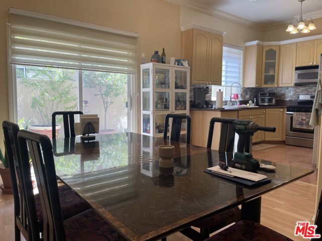 2223 Montrose Avenue, Montrose CA: https://media.crmls.org/mediaz/45b840bc-f69b-4a19-9068-d3e63a6912ec.jpg