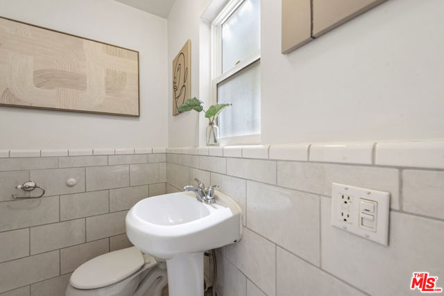 1205 Appleton Way, Venice CA: https://media.crmls.org/mediaz/45b868f7-cafd-459b-9134-7a7a1277534f.jpg