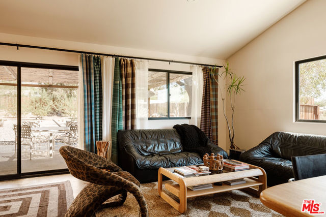11051 Pinon Avenue, Morongo Valley CA: https://media.crmls.org/mediaz/45b879e3-af98-4150-8597-9275005833b7.jpg