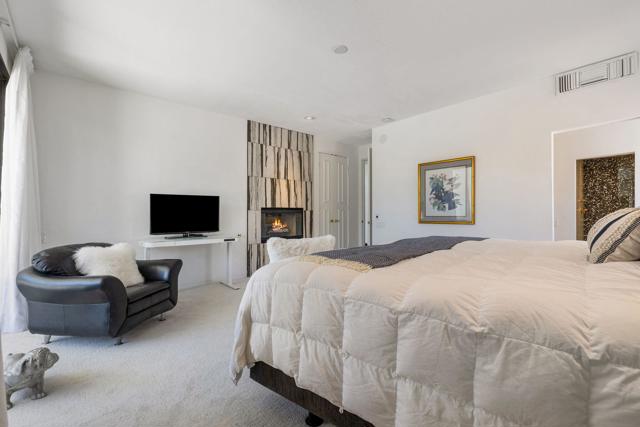 49 Mission Palms E Drive, Rancho Mirage CA: https://media.crmls.org/mediaz/45b8dfe9-b1e4-41d1-8f4b-acecf19b8526.jpg