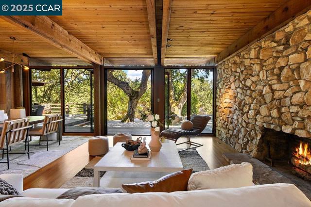 39 El Toyonal, Orinda CA: https://media.crmls.org/mediaz/45b8e65d-7c86-49de-855a-04962b3f8e06.jpg