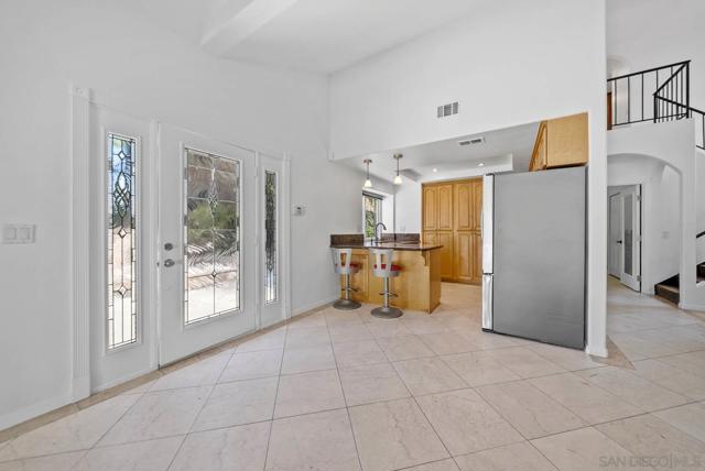 2492 Royal Saint James Dr, El Cajon CA: https://media.crmls.org/mediaz/45b9bb31-97e2-415a-bbe0-0fa66ebc7c83.jpg