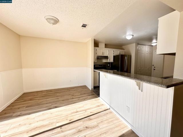 4301 Beechnut Ln, Oakley CA: https://media.crmls.org/mediaz/45ba4a3a-b571-47de-a75e-33cbf7121955.jpg