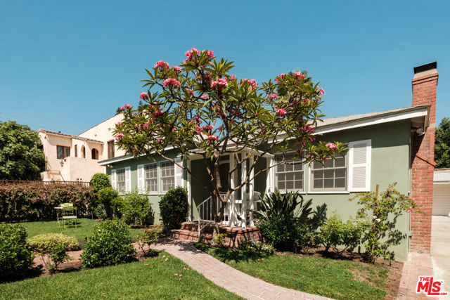 1030 N La Jolla Avenue, West Hollywood CA: https://media.crmls.org/mediaz/45ba5882-0255-4f3d-b396-d491af7012b3.jpg