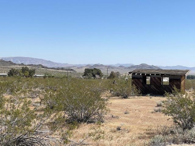 216 Jesse Road, Landers CA: https://media.crmls.org/mediaz/45ba83f5-78f0-4dc0-a985-433f2f487a3c.jpg