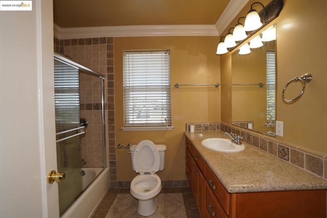6084 Monterey AVE, Richmond CA: https://media.crmls.org/mediaz/45bab1dc-7c4f-414a-bcca-f497176bc8e8.jpg