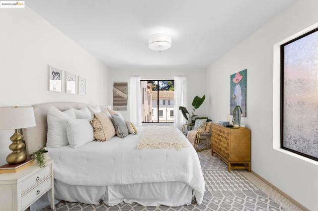 1830 Lakeshore Ave, Oakland CA: https://media.crmls.org/mediaz/45bb219c-85e8-4e19-b9e3-0b62be09d9f0.jpg