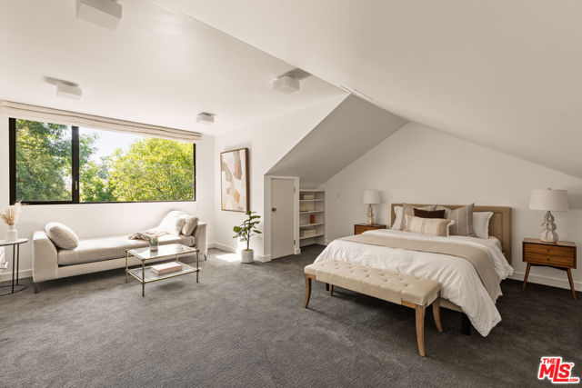 17352 Magnolia Boulevard, Encino CA: https://media.crmls.org/mediaz/45bb29fb-d66a-4d79-8130-a724600fe265.jpg