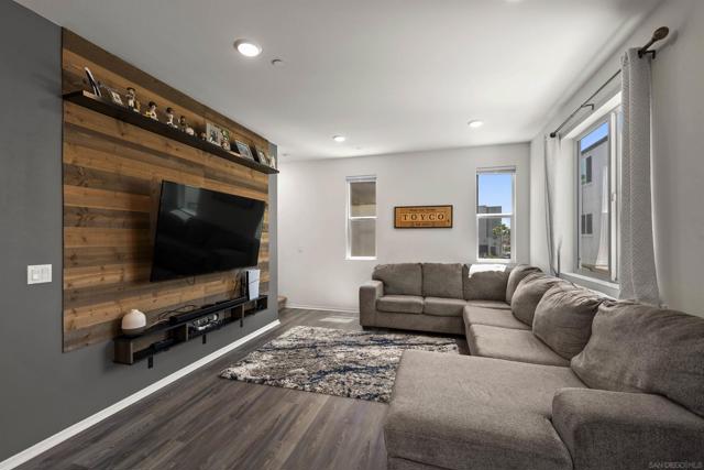 5506 Sandcliff Ln, San Diego CA: https://media.crmls.org/mediaz/45bb2fab-85e2-4c8a-a58d-095d44fc2053.jpg