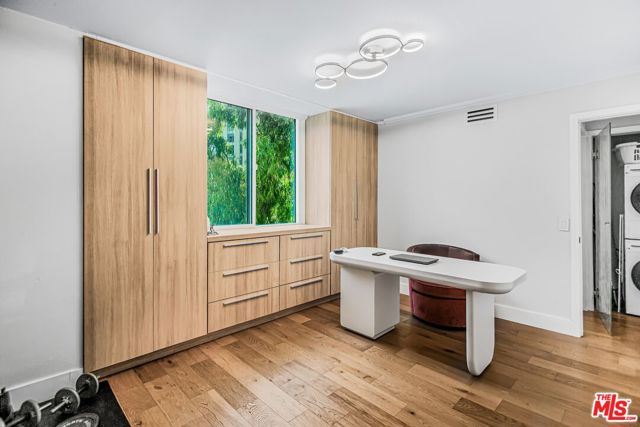 10751 Wilshire Boulevard, 801 photo 13