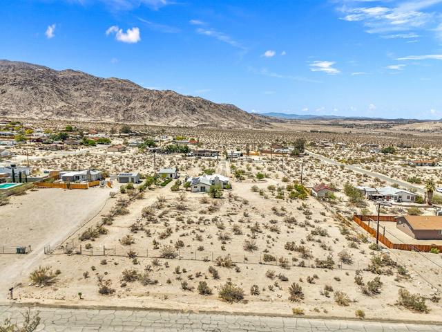 7648 Araby Avenue, 29 Palms CA: https://media.crmls.org/mediaz/45bc44f9-d631-4745-ae91-b4b670a538fb.jpg