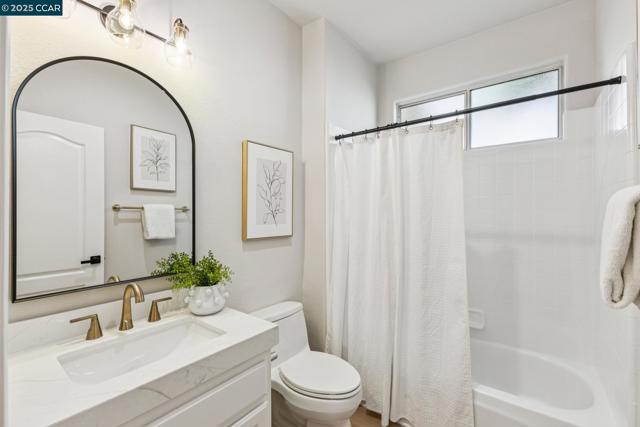24 Volterra Ct, Danville CA: https://media.crmls.org/mediaz/45bd5f23-25ee-429d-874b-5b7ee9dd41cc.jpg