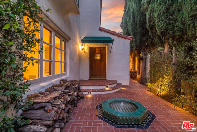 1811 Courtney Avenue, Los Angeles CA: https://media.crmls.org/mediaz/45be0d2d-aba3-41bd-a176-9ac3399a2b51.jpg