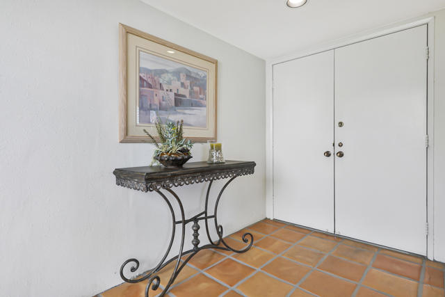 17 La Cerra Circle, Rancho Mirage CA: https://media.crmls.org/mediaz/45beb789-8174-4eb8-a48b-6a7746a5cbc3.jpg