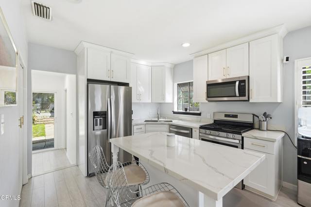 Detail Gallery Image 10 of 34 For 3233 Community Ave, La Crescenta,  CA 91214 - 3 Beds | 2 Baths