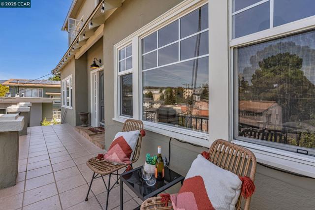840 E 28th St., Oakland CA: https://media.crmls.org/mediaz/45bfa2d7-31d4-4d20-b33e-5d6406fdc16b.jpg