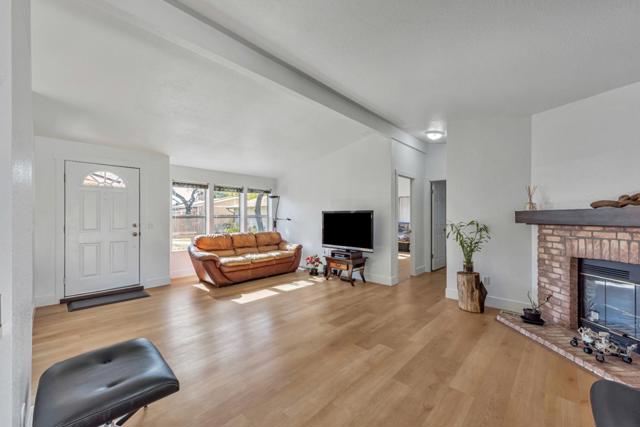 27950 Lancelot Court, Hayward CA: https://media.crmls.org/mediaz/45bfd6b0-f5c2-4bac-bb1b-f3eeef141950.jpg