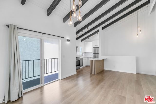 1536 11th Street, Santa Monica CA: https://media.crmls.org/mediaz/45bfd7d7-4deb-4db4-8c63-8ddc67310862.jpg
