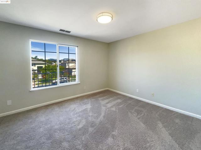 5214 Pavilion Ct, Fairfield CA: https://media.crmls.org/mediaz/45c05246-8012-40c3-b87e-12e879c9bdaa.jpg