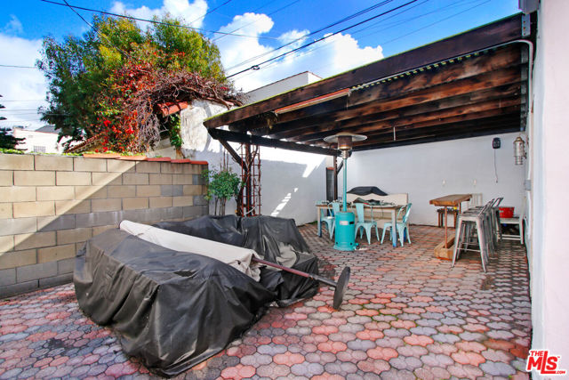 1020 Hi Point Street, Los Angeles CA: https://media.crmls.org/mediaz/45c069b3-6da7-4fe3-b561-734d50dc6610.jpg