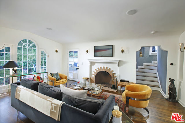 6749 Whitley Terrace, Los Angeles CA: https://media.crmls.org/mediaz/45c1e9a0-fd84-4bde-b3b4-1e94893082ba.jpg