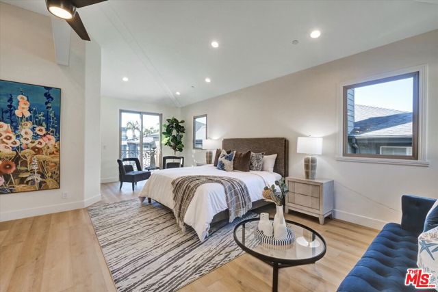 2517 Huntington Lane, Redondo Beach, California 90278, 4 Bedrooms Bedrooms, ,3 BathroomsBathrooms,Residential,Sold,Huntington,25607911