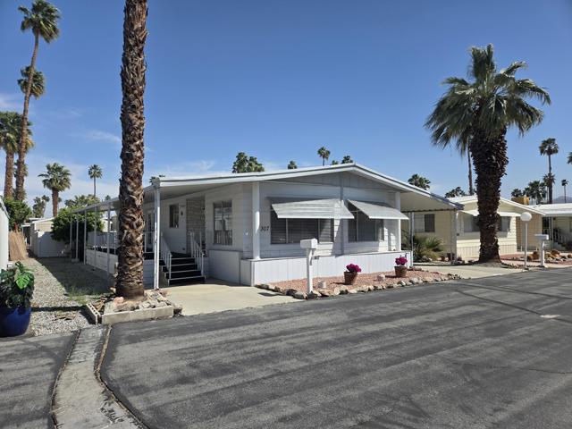 307 Little Deer, Cathedral City CA: https://media.crmls.org/mediaz/45c2a945-7cbc-4131-9208-e687c48d2fcf.jpg