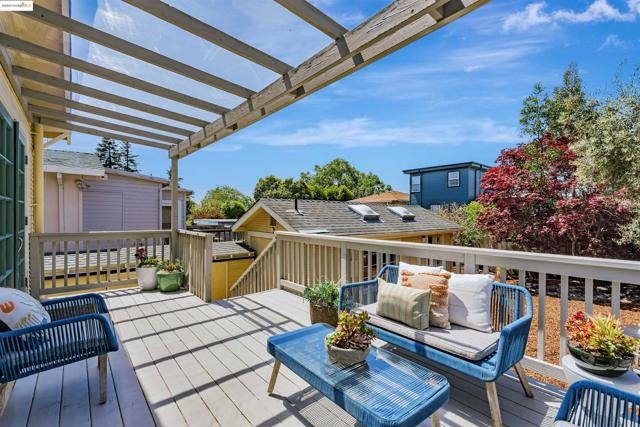 906 Carmel Ave, Albany CA: https://media.crmls.org/mediaz/45c2b2ff-f364-44af-8321-0342544b9b62.jpg