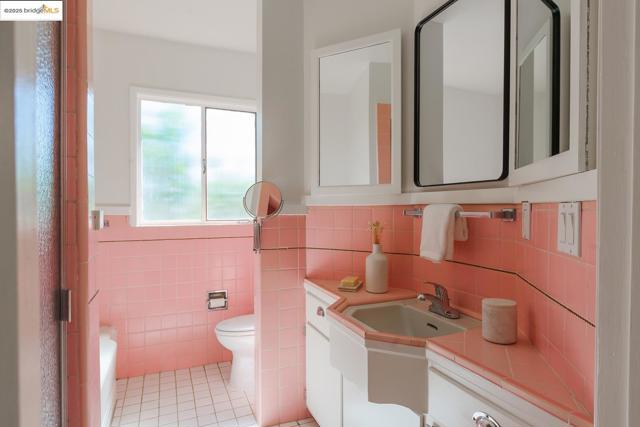 4191 Fruitvale, Oakland CA: https://media.crmls.org/mediaz/45c3ce89-bad0-44cf-acb3-d6eee1aa530a.jpg