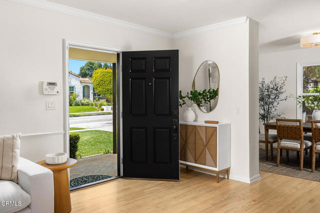 1134 Bella Vista Avenue, Pasadena CA: https://media.crmls.org/mediaz/45c3f85d-2448-477e-b36c-ff212647e2d9.jpg