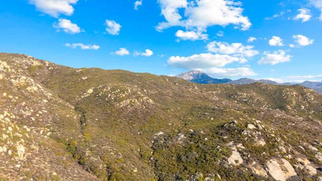 87 Presilla Dr, Jamul CA: https://media.crmls.org/mediaz/45c430bb-0fe1-47eb-a672-d4f37222c03b.jpg