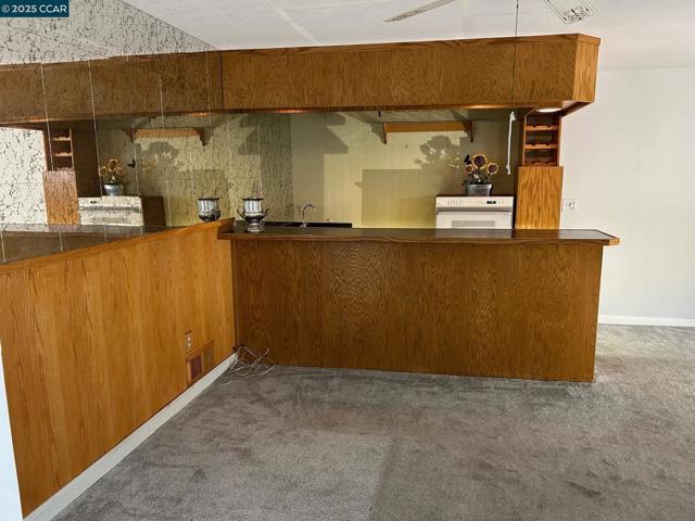 826 Veale, Martinez CA: https://media.crmls.org/mediaz/45c44880-d8d3-4cb0-8c04-a68c0713bb31.jpg