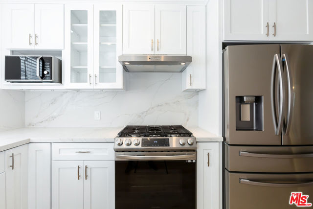 1268 N SWEETZER Avenue, West Hollywood CA: https://media.crmls.org/mediaz/45c45675-ba11-493f-8b45-1917395ce357.jpg