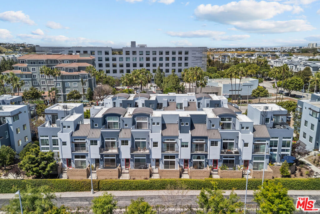 5400 Playa Vista Drive #21