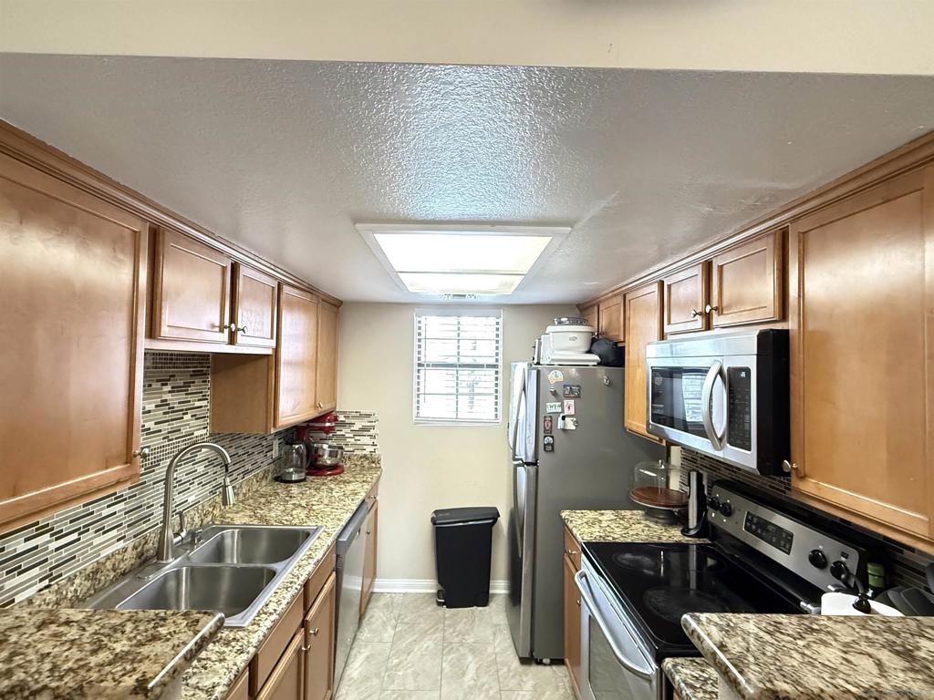 12079 Alta Carmel Court - photo 2