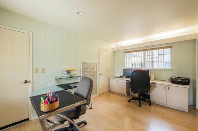607 La Mesa Drive, Salinas CA: https://media.crmls.org/mediaz/45c51c1a-d3c8-4e86-b73c-3d149d09eb0d.jpg