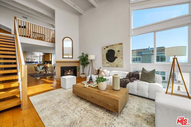4 Lighthouse Street, Marina del Rey CA: https://media.crmls.org/mediaz/45c52557-8c73-41c9-94f1-b231d4dd71ad.jpg