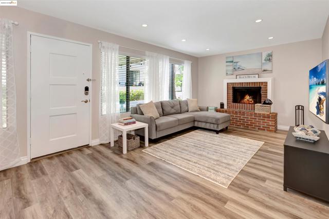 22192 Rim Pointe,  CA: https://media.crmls.org/mediaz/45c56123-9f8f-4ea6-8b29-b4e6fb919254.jpg