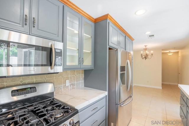 13669 Comuna Drive, Poway CA: https://media.crmls.org/mediaz/45c6d97a-4117-4b44-a4fb-808e96c436bb.jpg