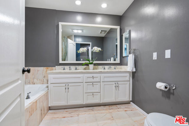 120 N Swall Drive, Los Angeles CA: https://media.crmls.org/mediaz/45c6f907-2cec-445c-bfff-dd50ef7775f9.jpg