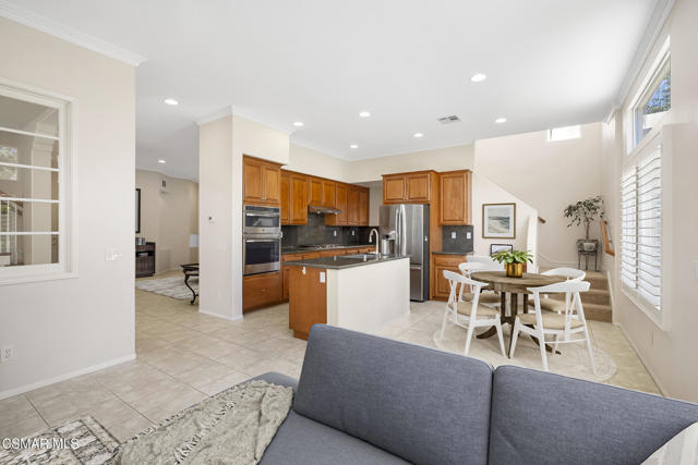 2996 Eagles Claw Avenue, Thousand Oaks CA: https://media.crmls.org/mediaz/45c70422-0f23-457d-b3f9-46629cbae5c7.jpg
