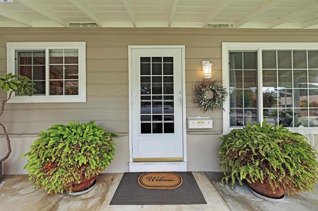 4601 Hampshire Way, Fremont CA: https://media.crmls.org/mediaz/45c82316-1c84-44b8-beb0-c99a3f5bf51c.jpg