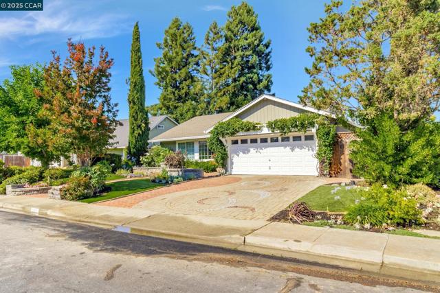 16 Belfast Pl, San Ramon CA: https://media.crmls.org/mediaz/45c86826-5010-4be9-a981-5388d2504d1f.jpg