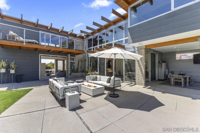 1635 Gascony Rd, Encinitas CA: https://media.crmls.org/mediaz/45c9384a-8907-4d1d-aaca-0320d50bf6c2.jpg
