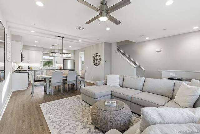 4382 Pacifica Way, Oceanside CA: https://media.crmls.org/mediaz/45caa35c-f91e-4322-a2a8-0dbd42fcd87c.jpg