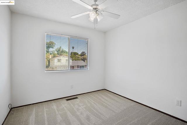 2125 Robles Dr, Antioch CA: https://media.crmls.org/mediaz/45cb3376-4815-4e06-9168-441c8aa90893.jpg