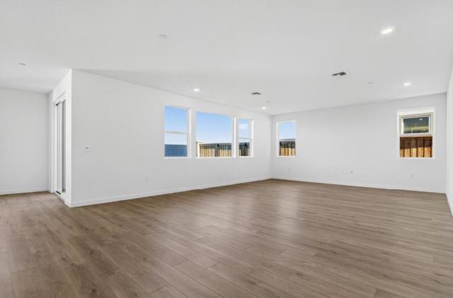 6012 Big Sky Drive, Fairfield CA: https://media.crmls.org/mediaz/45cb4535-b6cc-426c-bd60-7e9df37be38b.jpg